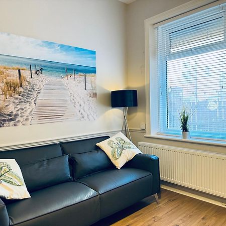Rockcliffe Retreat, Stylish Coastal Apartment وايتلي باي المظهر الخارجي الصورة