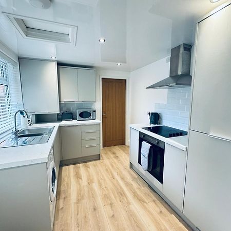 Rockcliffe Retreat, Stylish Coastal Apartment وايتلي باي المظهر الخارجي الصورة